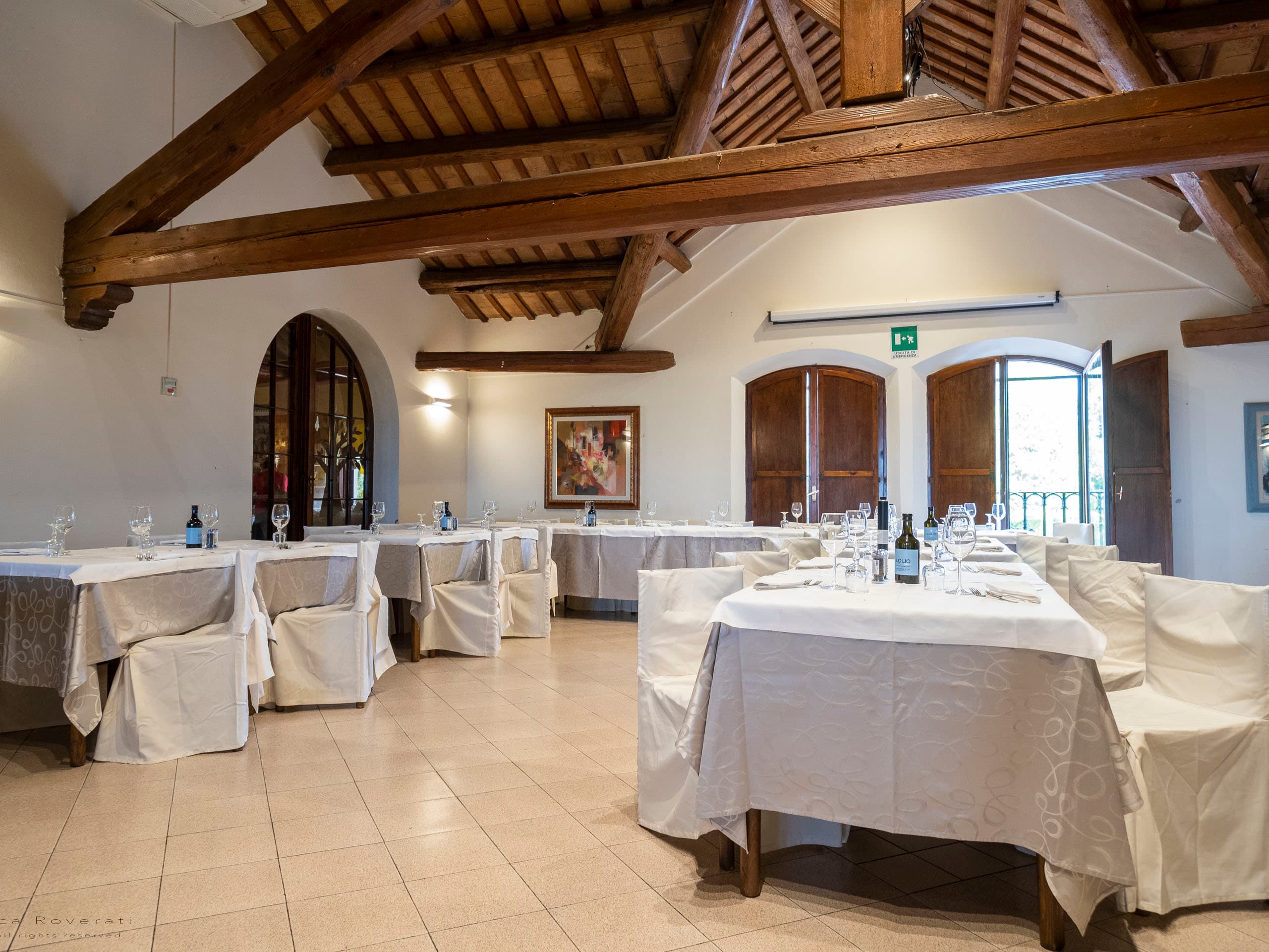 Lo staff del Ristorante Ottocento all'opera con cordialità e professionalità nella grande hall accogliente