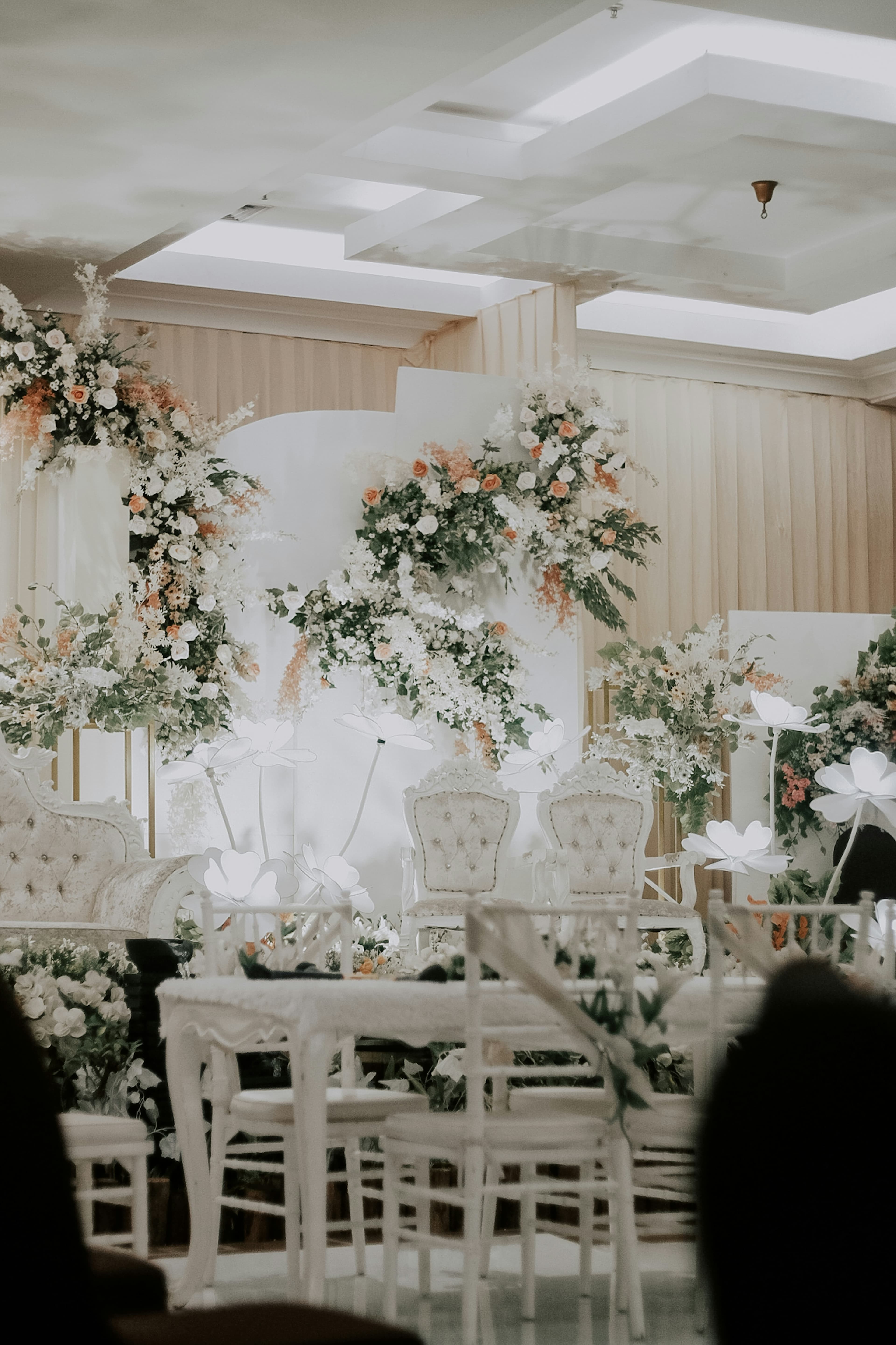 Grande allestimento per matrimoni o ricevimenti all'interno della maestosa Sala Chiara con tetto a capriate in legno